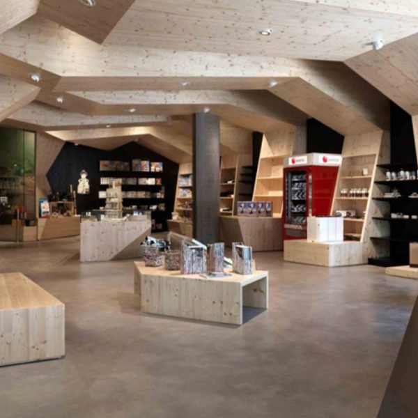 Kooperation mit Architekt: Shop-Einrichtung der Umweltarena Spreitenbach