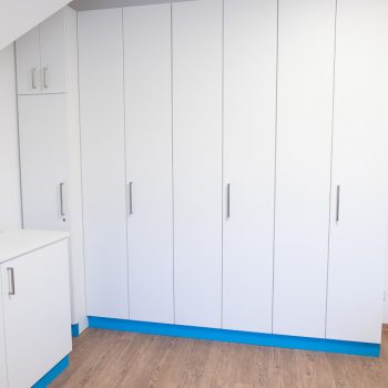 Praxiseinrichtung: Wandschrank