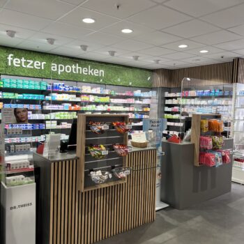 Fetzer Apotheke: Theke aus schallabsorbierenden Wandpaneel